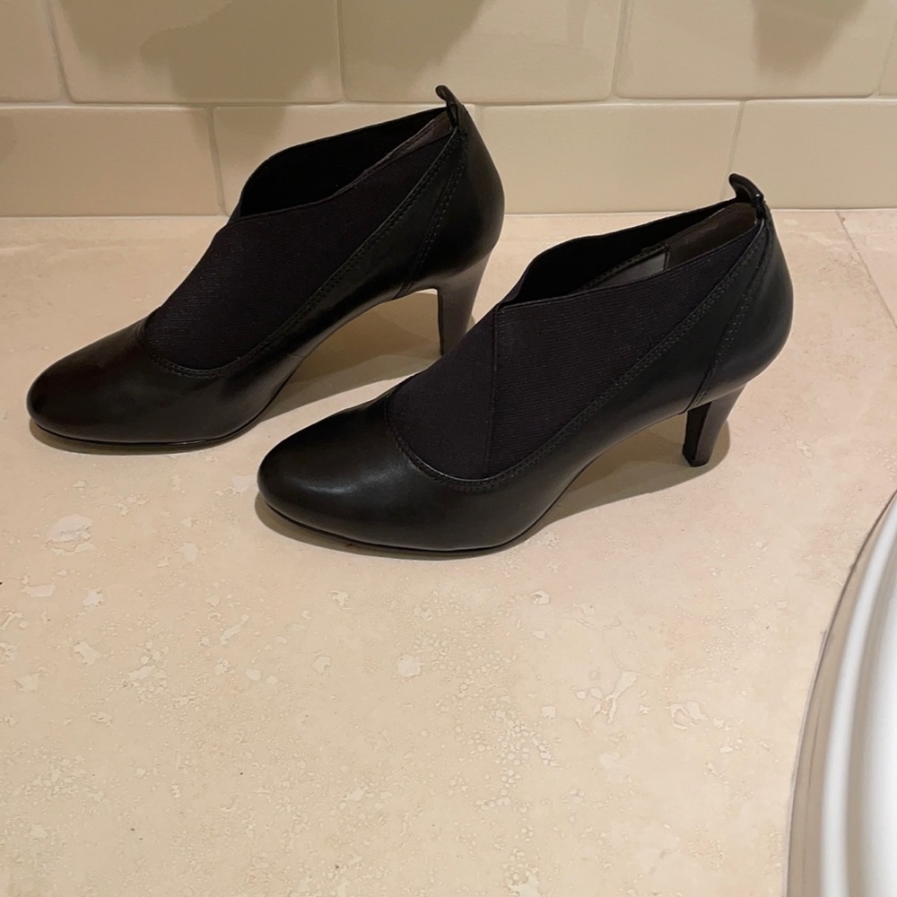 Joan & David Helena Booties 8M